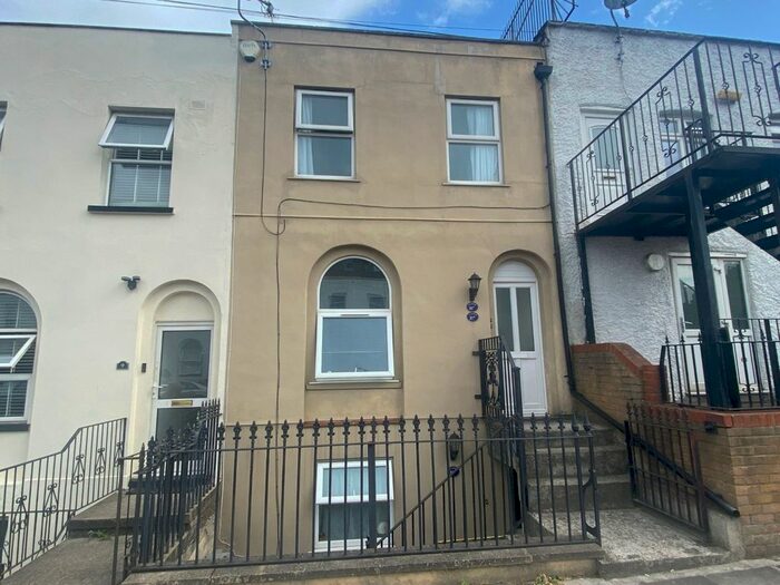 1 Bedroom Flat To Rent In Peacock Street, Gravesend, Kent, DA12