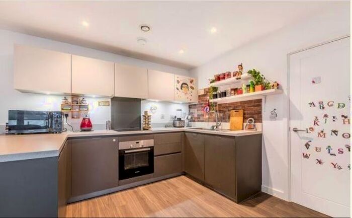 3 Bedroom Flat To Rent In Glebe Way, West Wickham BR4