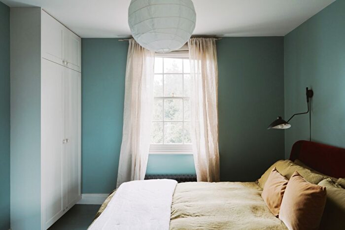 3 Bedroom Maisonette For Sale In Buckingham Road Ii, London, N1
