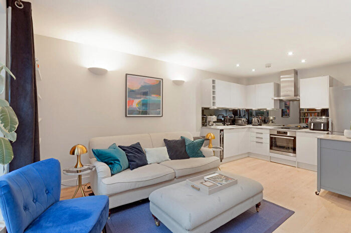 1 Bedroom Flat To Rent In Drapers Court, SW11