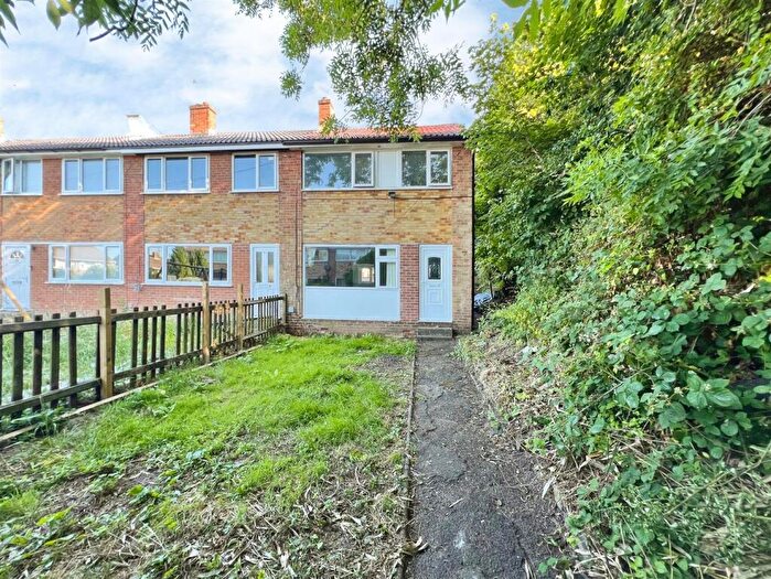 3 Bedroom End Of Terrace House For Sale In Summerbridge Crescent, Bradford, BD10