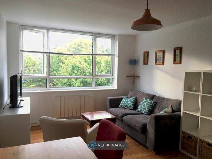 2 Bedroom Flat To Rent In Cranford Lodge, London, SW19
