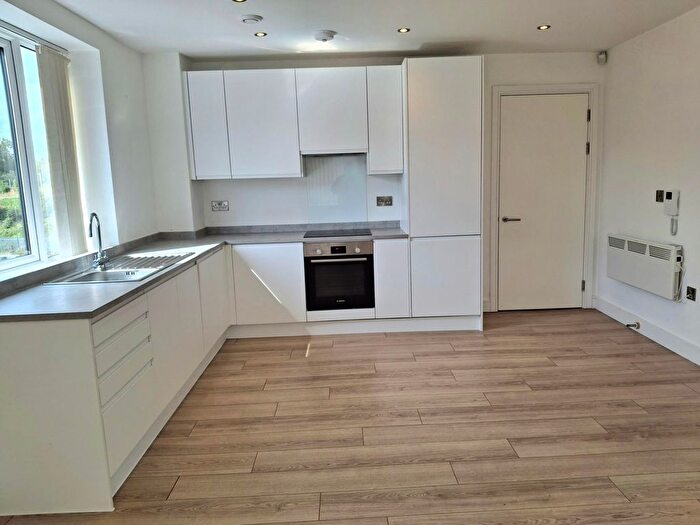 2 Bedroom Flat To Rent In Carrs Road, Cheadle, SK8