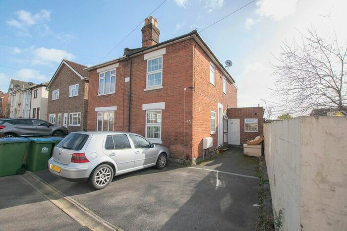 1 Bedroom Flat To Rent In Waverley Road, Southampton, SO15