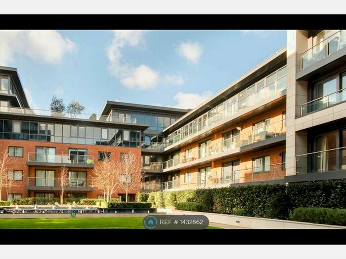 2 Bedroom Flat To Rent In Avershaw House, London, SW15