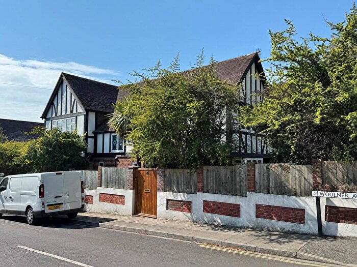 4 Bedroom Detached House For Sale In Havant Road, Cosham, PO6