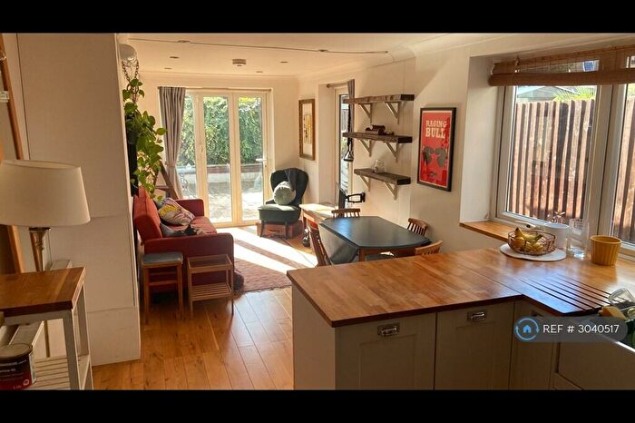 2 Bedroom Flat To Rent In Antill Road, London, N15