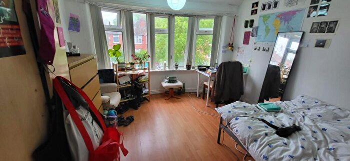 4 Bedroom Semi Detached House To Rent In Brentbridge Road, M14