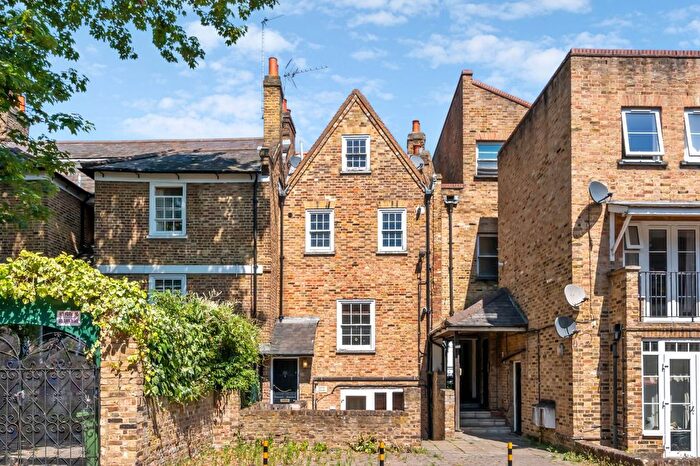 2 Bedroom Flat To Rent In West Hill, West Hill, SW18