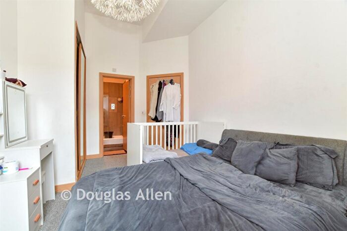 2 Bedroom Flat For Sale In Longbridge Road, Dagenham, Essex, RM8
