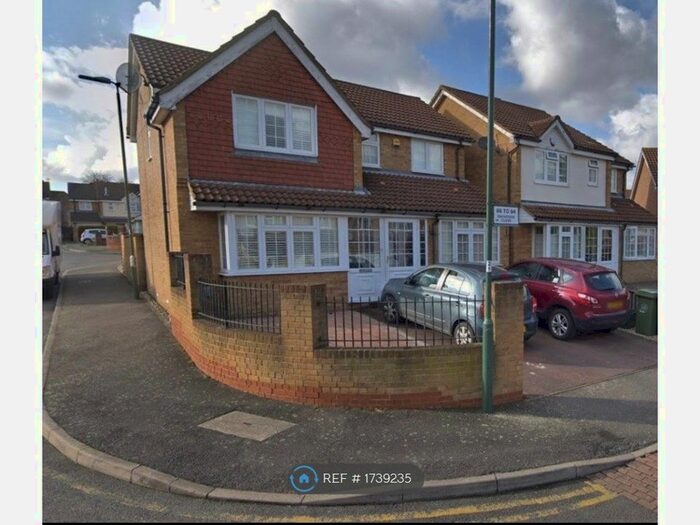 4 Bedroom Flat To Rent In Groveside Close, Carshalton, SM5
