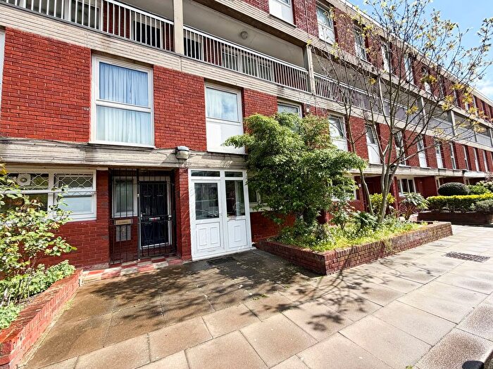 2 Bedroom Maisonette To Rent In Emmott Close, London, E1
