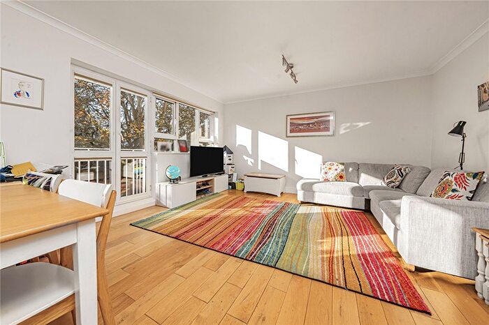 2 Bedroom Flat For Sale In Peldon Court, Richmond, TW9