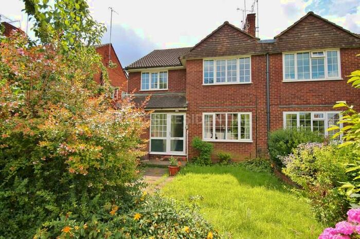 2 Bedroom Maisonette Flat To Rent In Kelvedon Close, Kingston Upon Thames, KT2