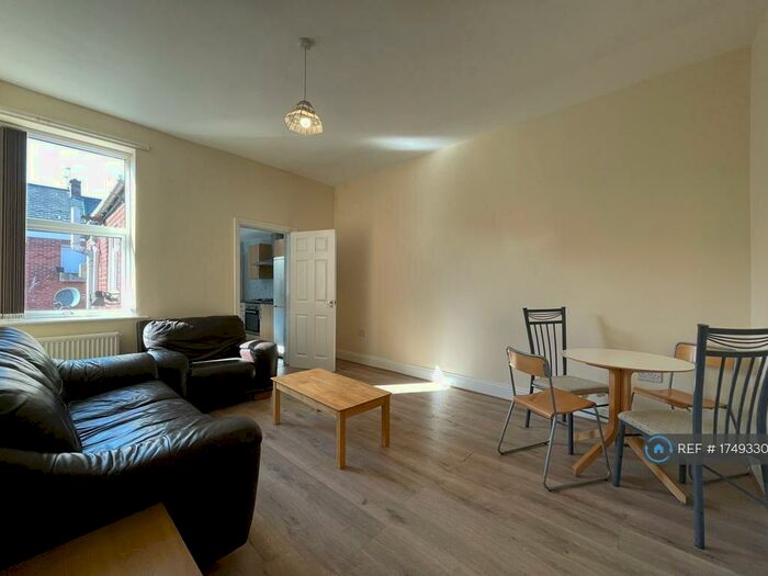 3 Bedroom Flat To Rent In Fenham, Newcastle Upon Tyne, NE4