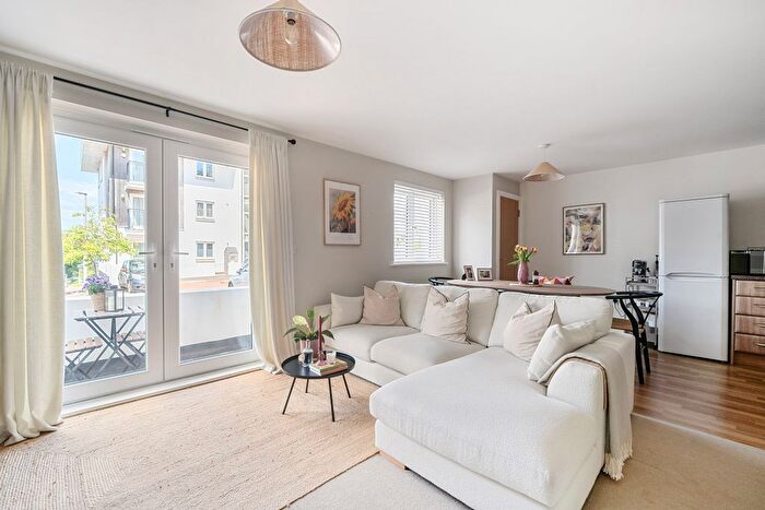 2 Bedroom Flat For Sale In Berkshire Close, Ogwell, TQ12