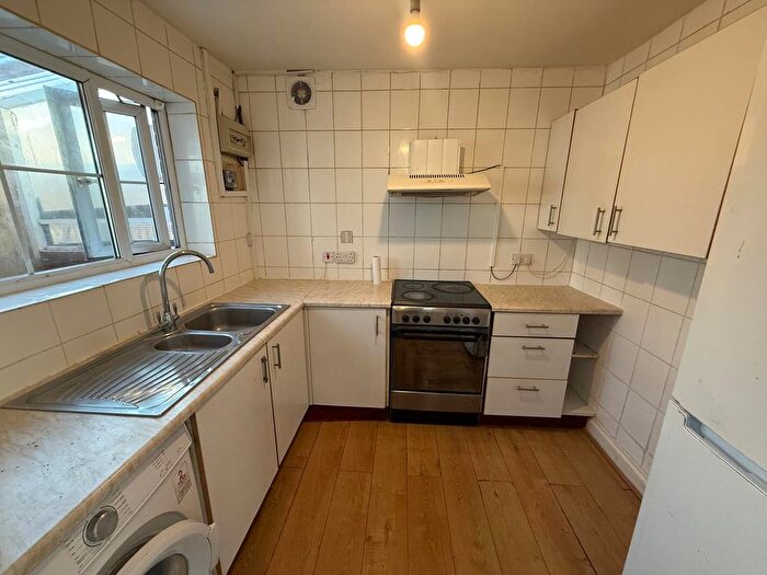 1 Bedroom Flat To Rent In Wren Avenue, Southall, UB2