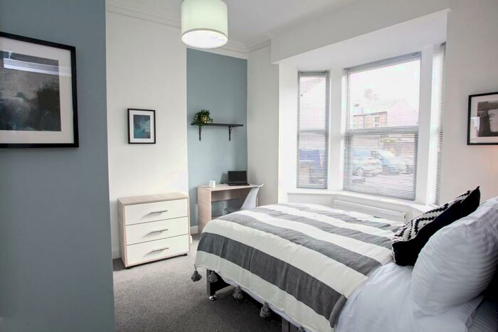 6 Bedroom House Of Multiple Occupation To Rent In Monmouth Avenue, Bury, BL9