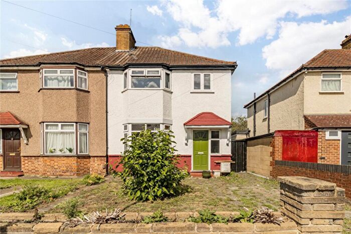 3 Bedroom Semi-Detached House To Rent In Sutlej Road, Charlton, SE7