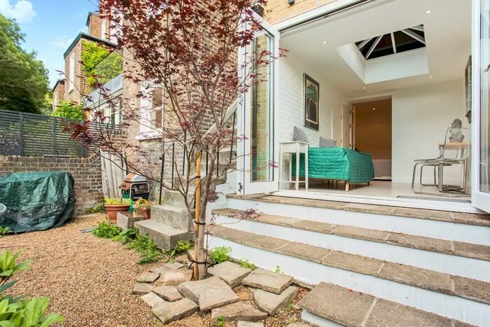 2 Bedroom Flat To Rent In Landsdowne Crescent, Notting Hill, W11