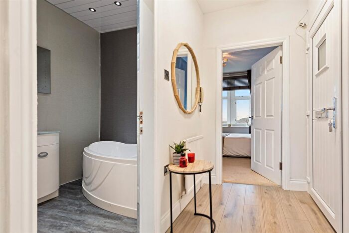 1 Bedroom Flat For Sale In Dumbarton Road, Clydebank, G81