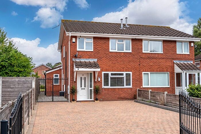 4 Bedroom Semi-detached House For Sale In Firtree Avenue, Sale, Greater Manchester, M33