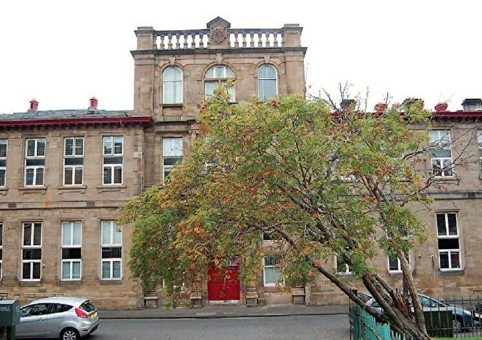 3 Bedroom Flat To Rent In Melrose Avenue, Glasgow, G73