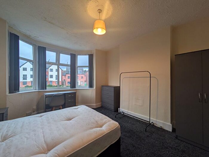 5 Bedroom Semi-Detached House To Rent In Lenton Boulevard, Nottingham, NG7