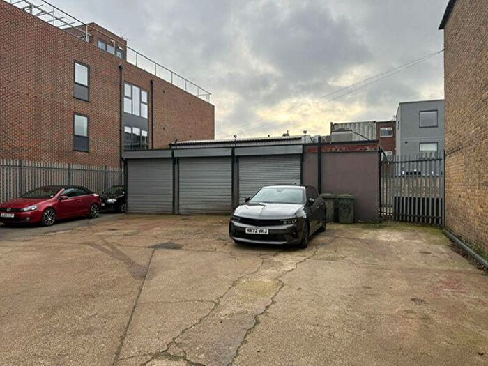 Detached House To Rent In Welling High Street, Welling, DA16