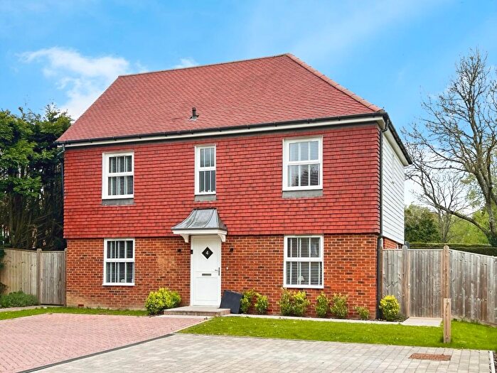 3 Bedroom Detached House For Sale In The Apple Trees, Charing, TN27