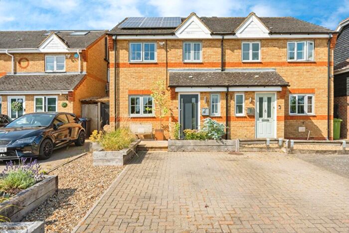 3 Bedroom Semi-Detached House For Sale In Thompsons Meadow, SG8