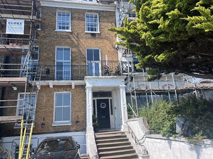 2 Bedroom Apartment For Sale In East Cliff, Dover, CT16