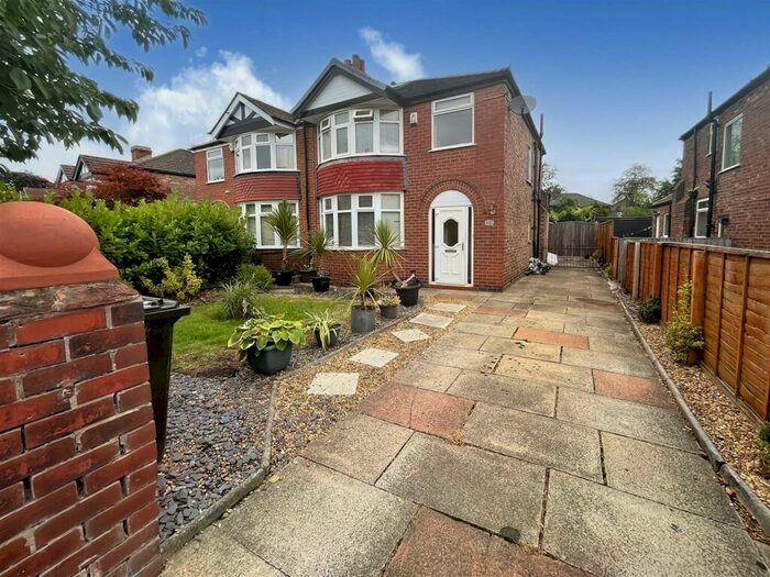 4 Bedroom Semi-Detached House To Rent In Norris Road, Sale, M33