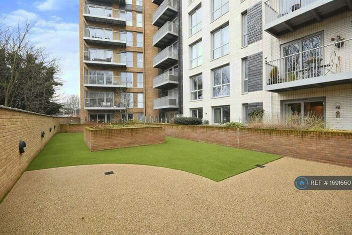 2 Bedroom Flat To Rent In Cunard Square, Chelmsford, CM1