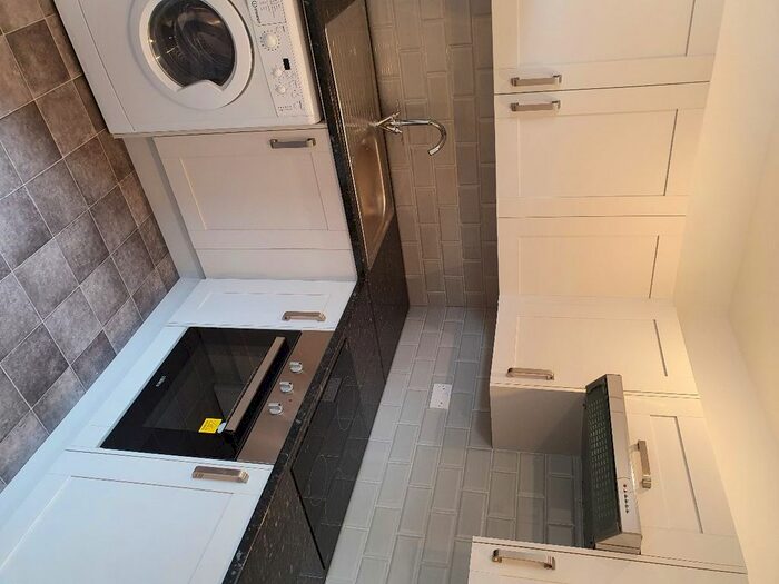 1 Bedroom Flat To Rent In Wyche Grove, South Croydon, CR2