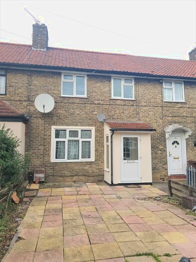 3 Bedroom Terraced House To Rent In Bonham Road, Dagenham, RM8