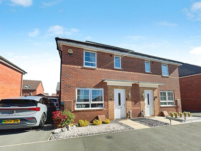 3 Bedroom Semi Detached House For Sale In Phoenix Close, Mansfield, NG18