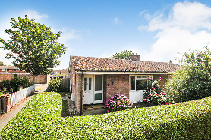 1 Bedroom Semi-Detached Bungalow For Sale In Willoughby Close, Great Barford, MK44