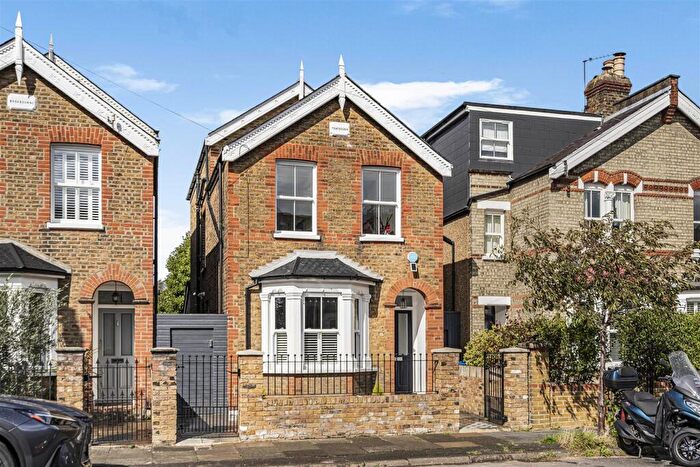 4 Bedroom Detached House For Sale In Deacon Road, Kingston Upon Thames, KT2