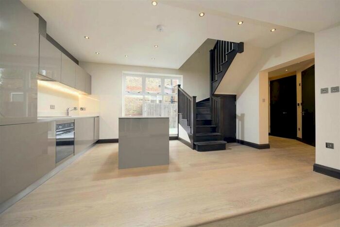 2 Bedroom Property To Rent In Heath Road, Twickenham, TW1