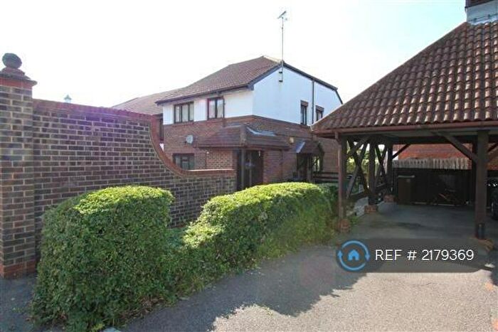 2 Bedroom Flat To Rent In Duarte Place, Grays, RM16