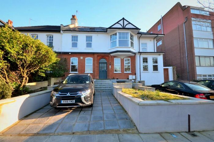 5 Bedroom Property To Rent In Holden Road, London, N12