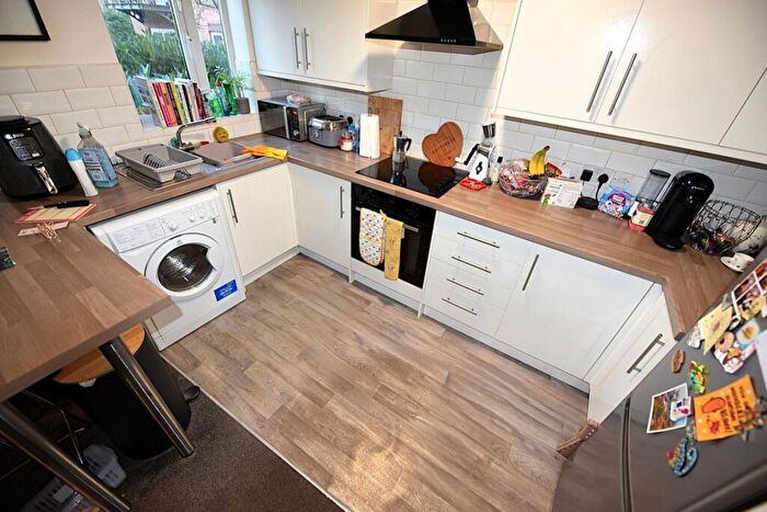 2 Bedroom Flat To Rent In Horsforth House, Flat, LS18