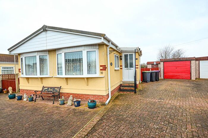 2 Bedroom Park Home For Sale In Braemar Residential Park, Kirkby Green, LN4