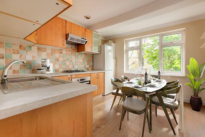 2 Bedroom Flat To Rent In Holland Road, London, W14