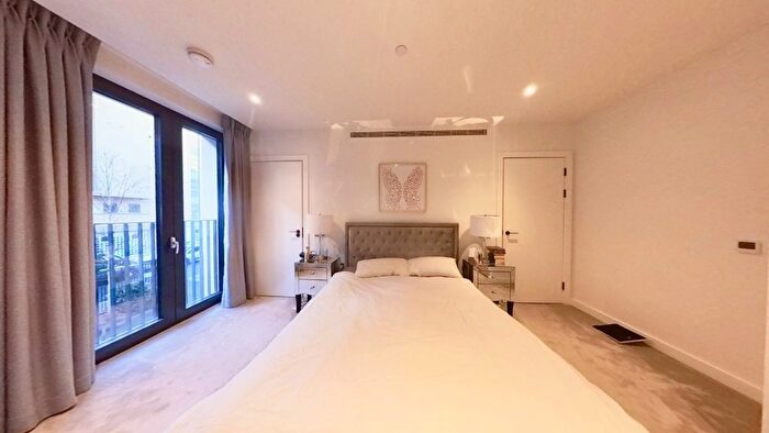 2 Bedroom Flat To Rent In Clarendon Court, Barbican, EC1Y