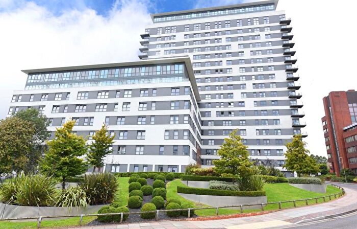 2 Bedroom Flat For Sale In Alencon Link, Basingstoke, RG21