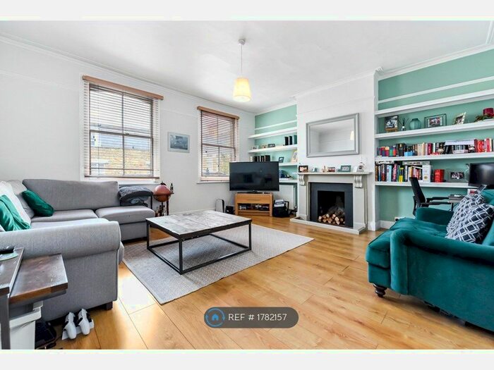 2 Bedroom Flat To Rent In Roehampton High Street, London, SW15