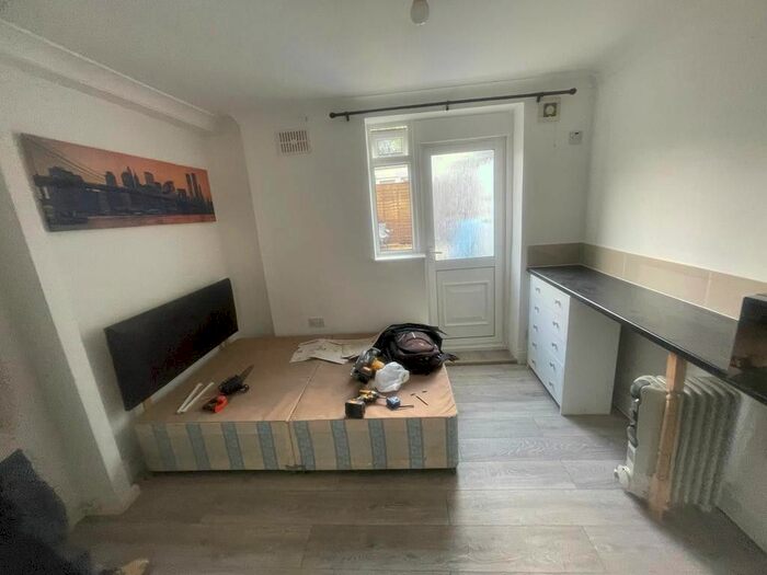 Studio To Rent In Shaftesbury Avenue, Harrow, Greater London, HA2