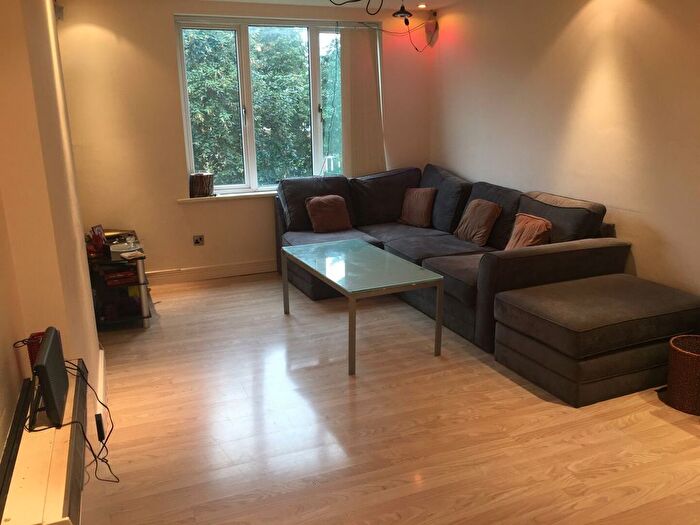 2 Bedroom Flat To Rent In Lockett Gardens, Salford, M3